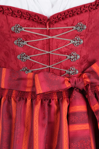 dirndl_lang_rot-schwarz_petra_01.jpeg